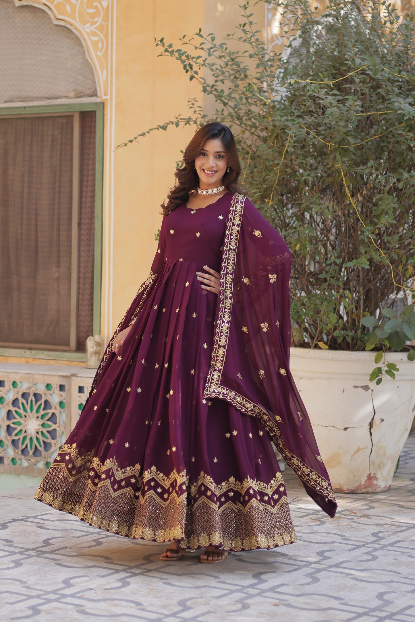DESIGNER READYMADE GOWN