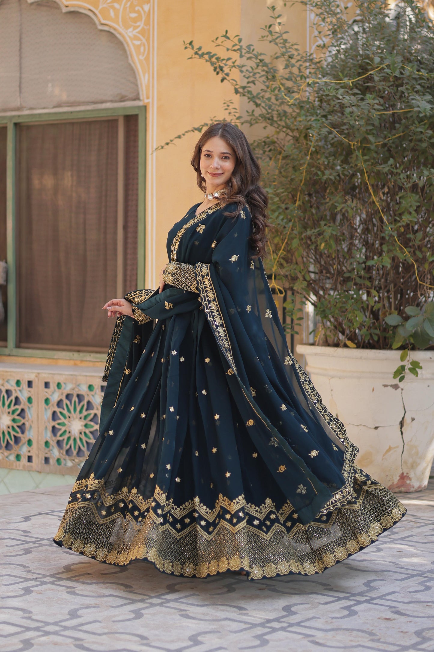 DESIGNER READYMADE GOWN
