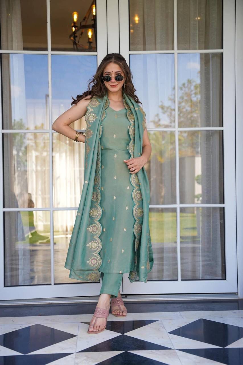 1050 Bellflower Suit
