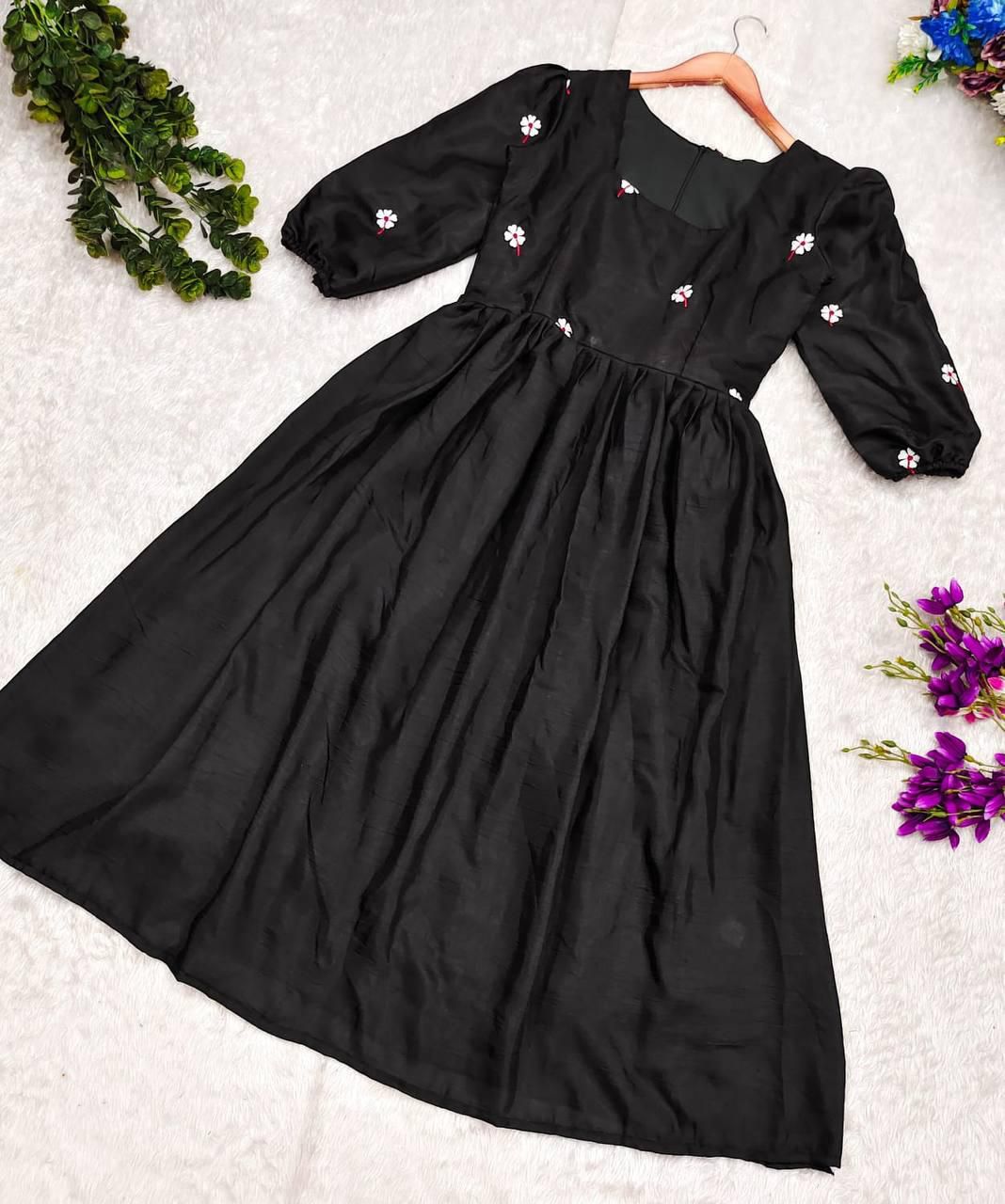 1556 BLACK DAISY