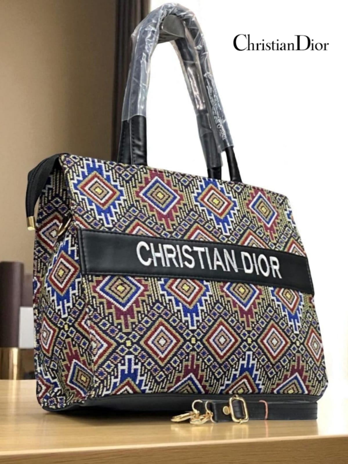 CHRISTIAN DIOR