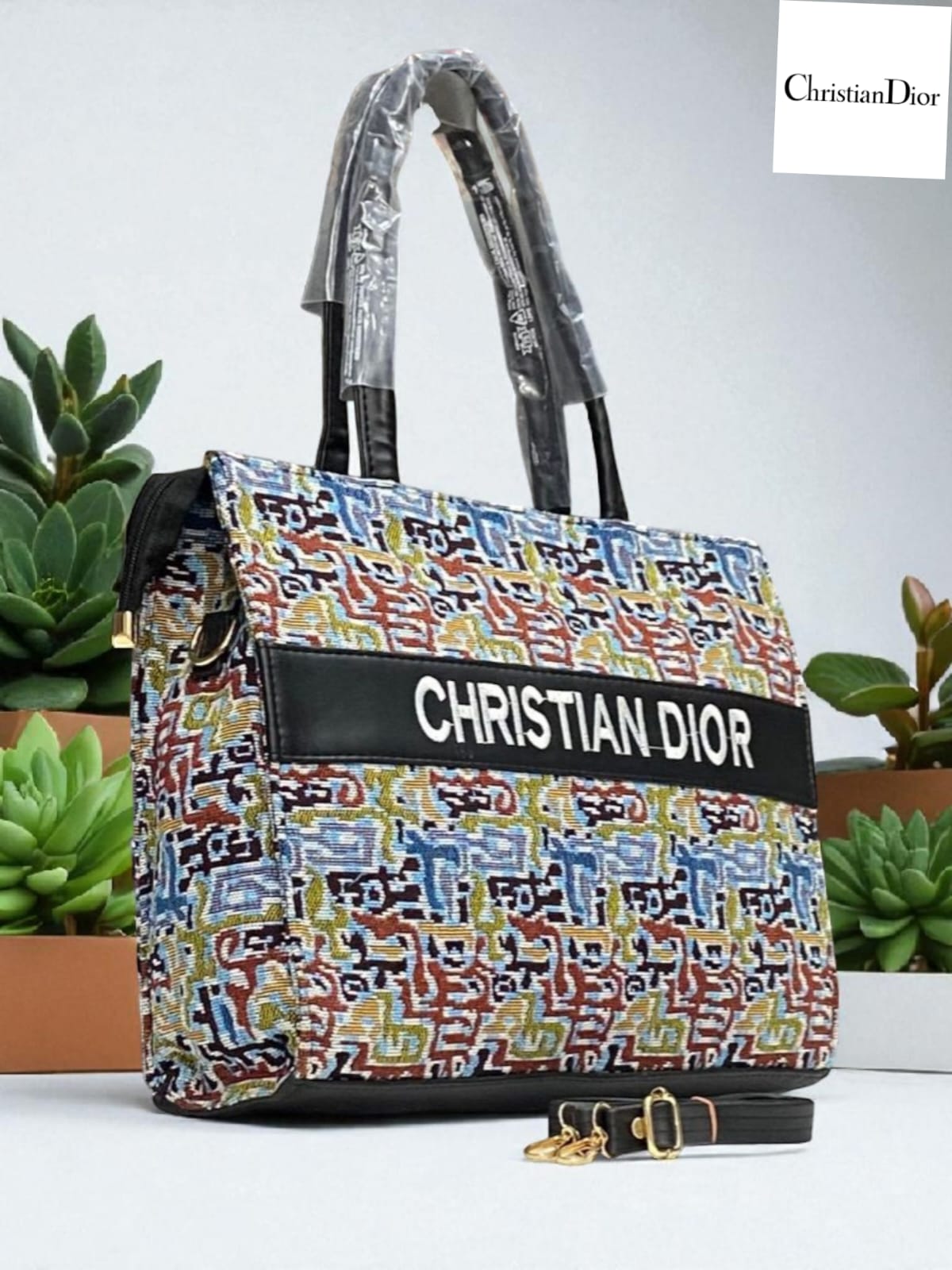 CHRISTIAN DIOR