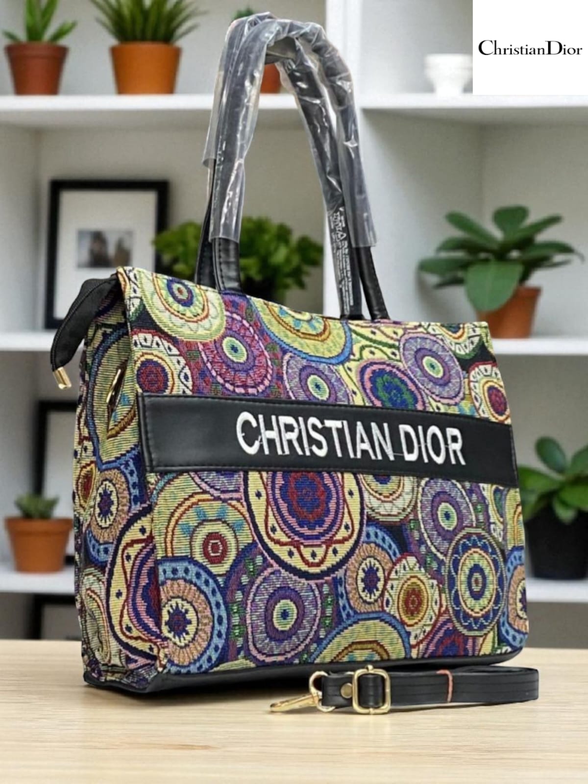CHRISTIAN DIOR