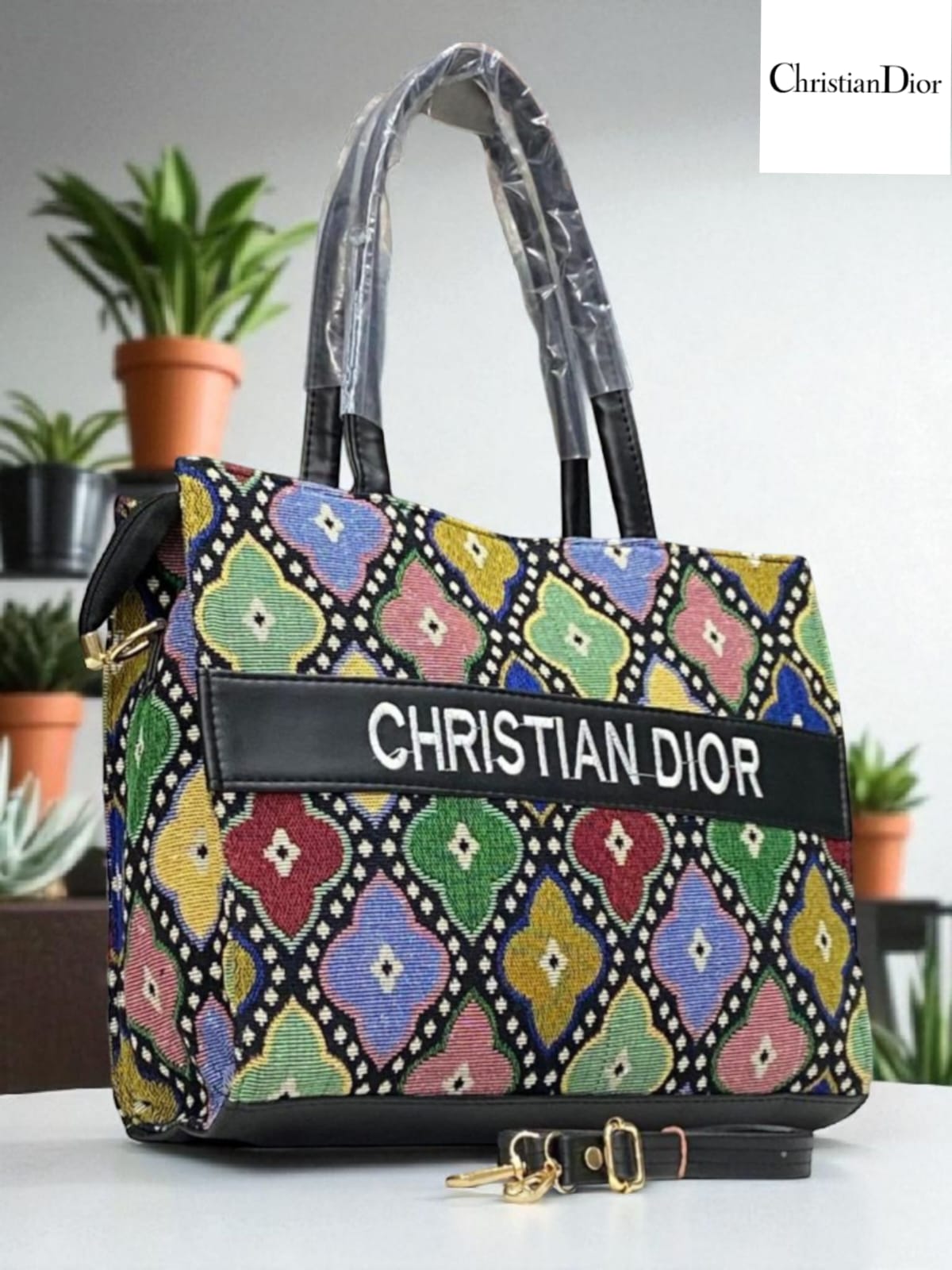 CHRISTIAN DIOR