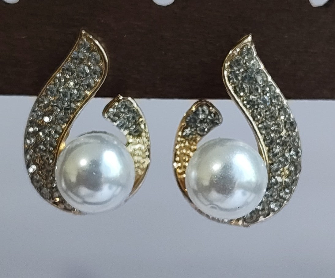 Golden Pearl Earrings