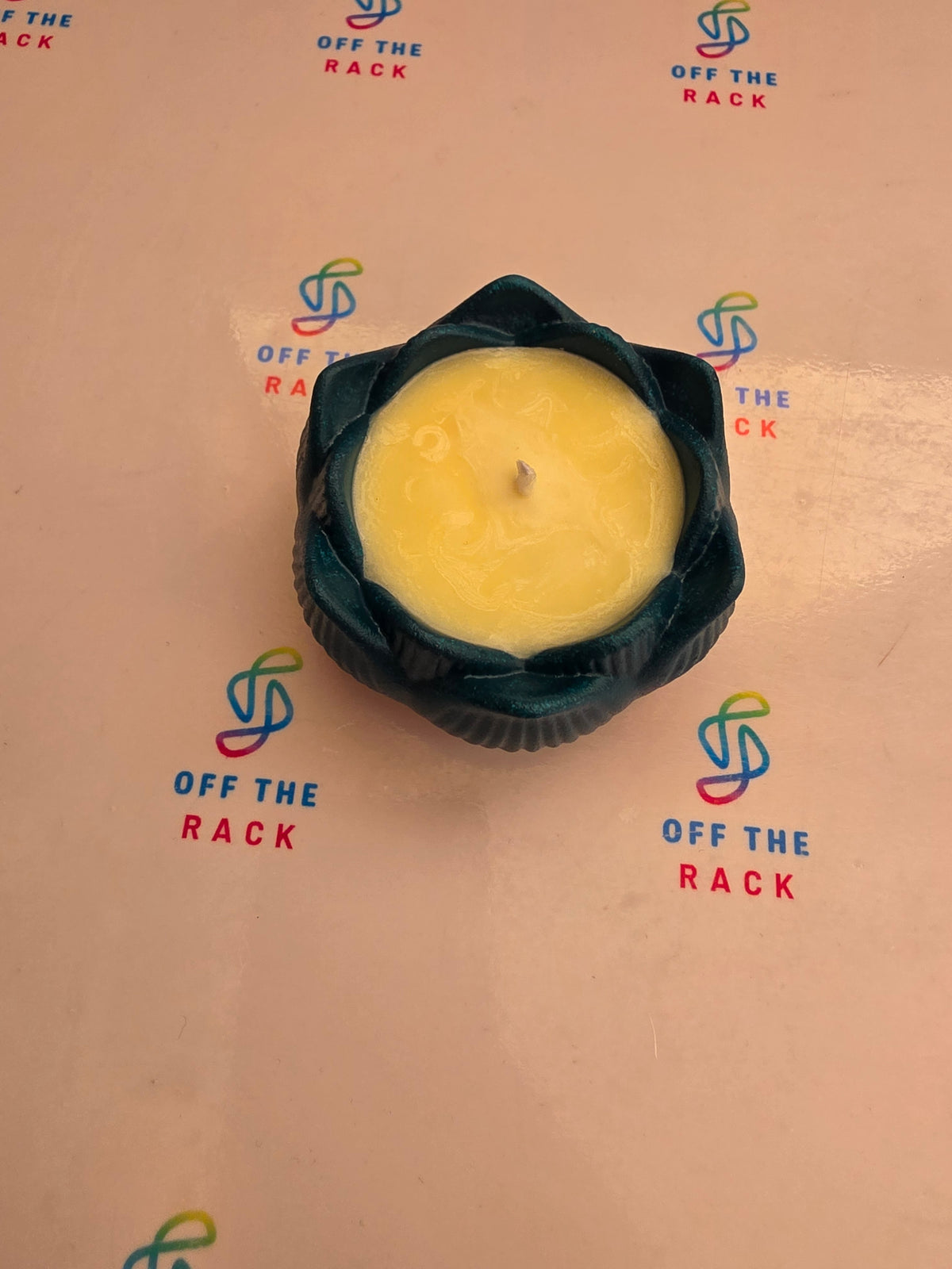 Sandalwood Aarti Lotus Candle