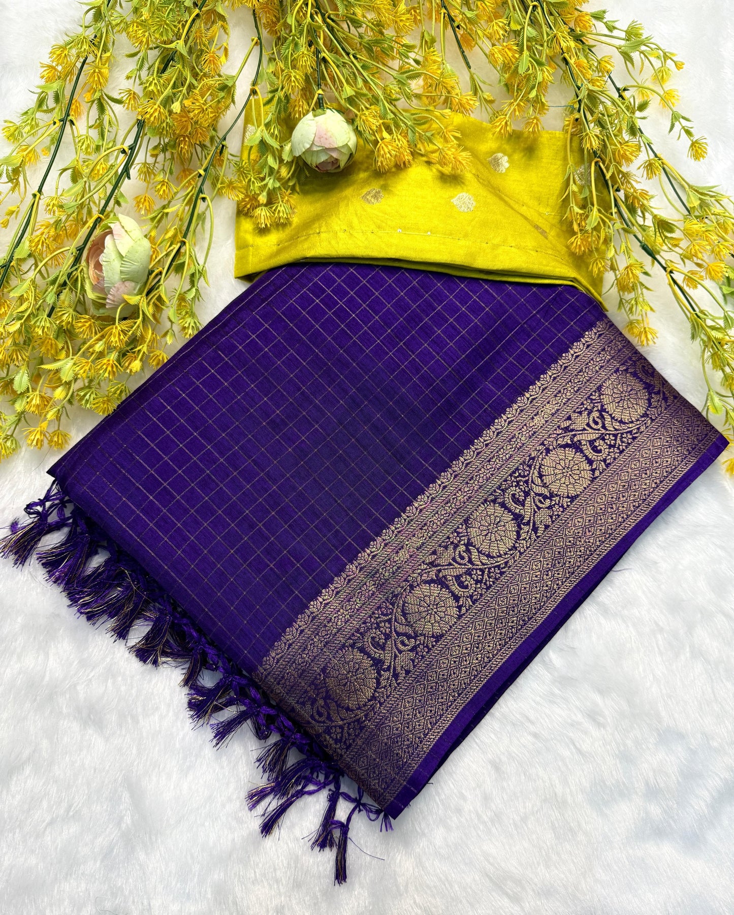 Dola Checks Saree