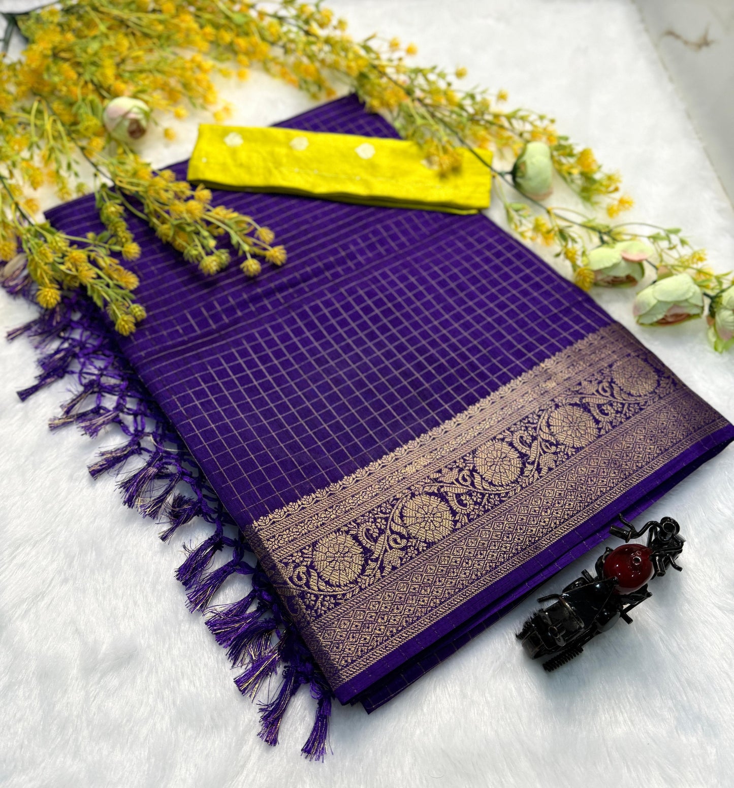 Dola Checks Saree