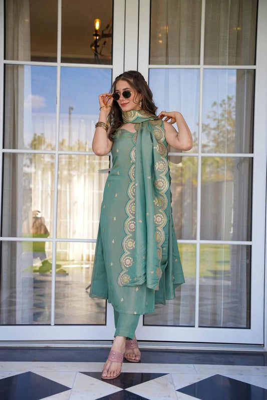 1050 Bellflower Suit