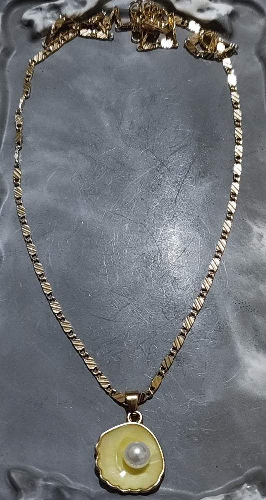 Shell Pearl Necklace