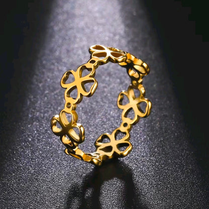 Clover Ring