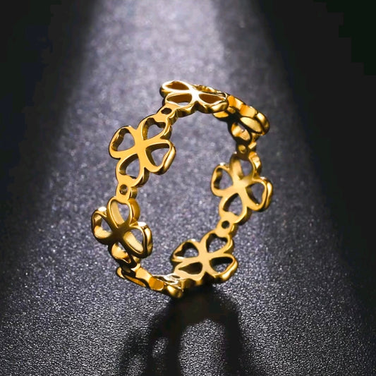 Clover Ring