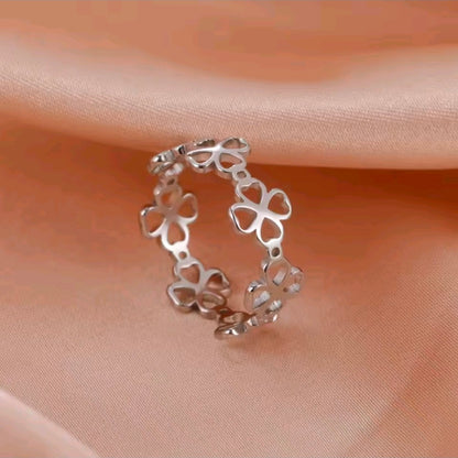 Clover Ring